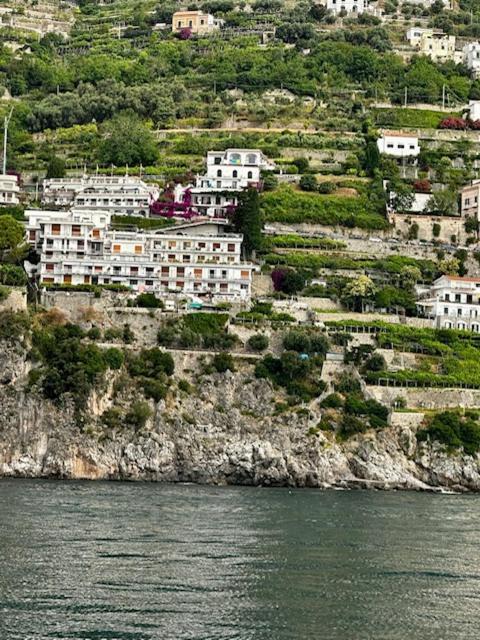 Appartamento Di Raphael Con Discesa Privata Al Mare Amalfi Buitenkant foto