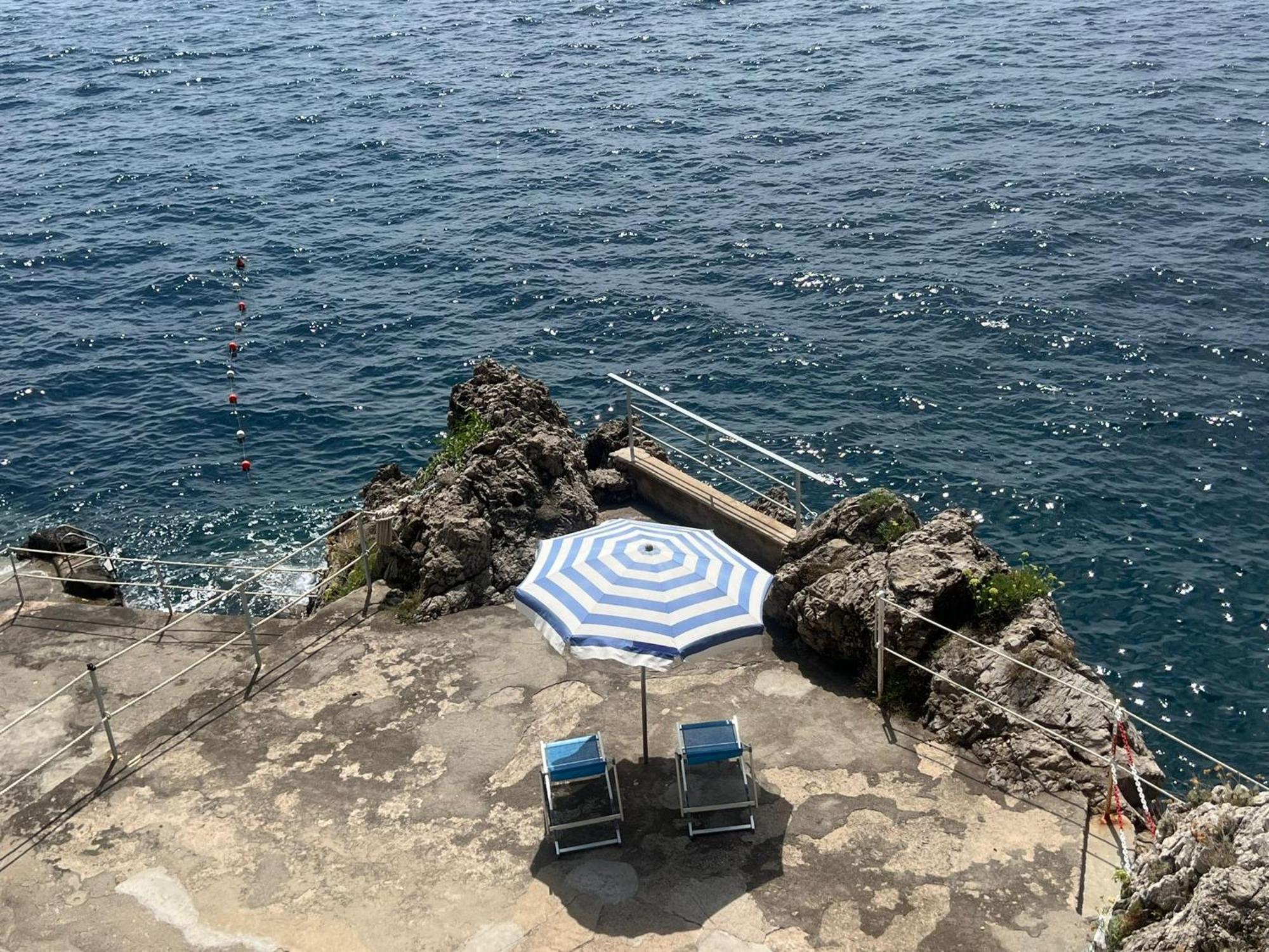 Appartamento Di Raphael Con Discesa Privata Al Mare Amalfi Buitenkant foto
